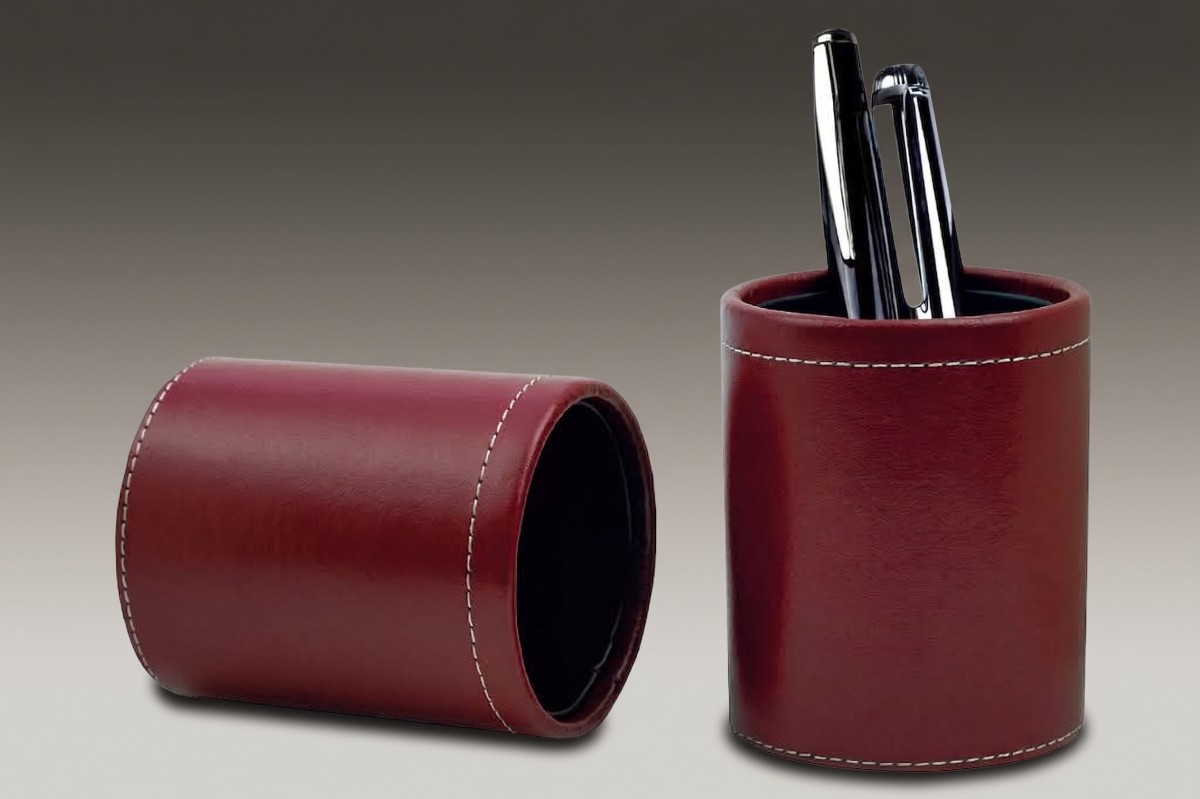 Stifteköcher rund CAMBRIDGE Top Grain Rindspaltleder mit heller Kontrastnaht rot Format ca. 7,5 x 9 cm hoch